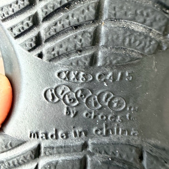 EUC Jibbitz by CROCS Kids Black Water Shoes XXS C4/5 Baby UNISEX - Picture 14 of 16